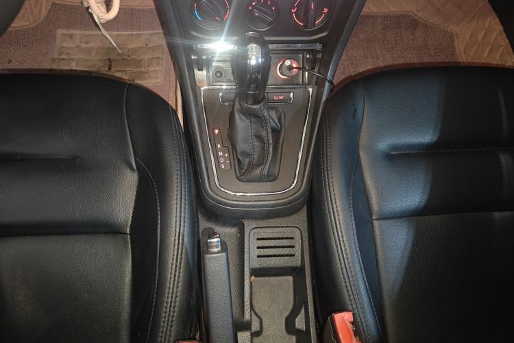 Volkswagen Bora 2018 image de voiture #14