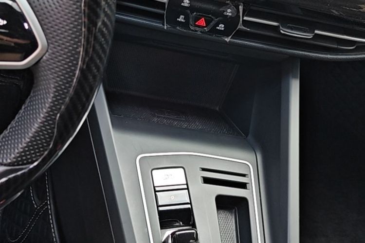 Volkswagen Golf 2023 car image #13