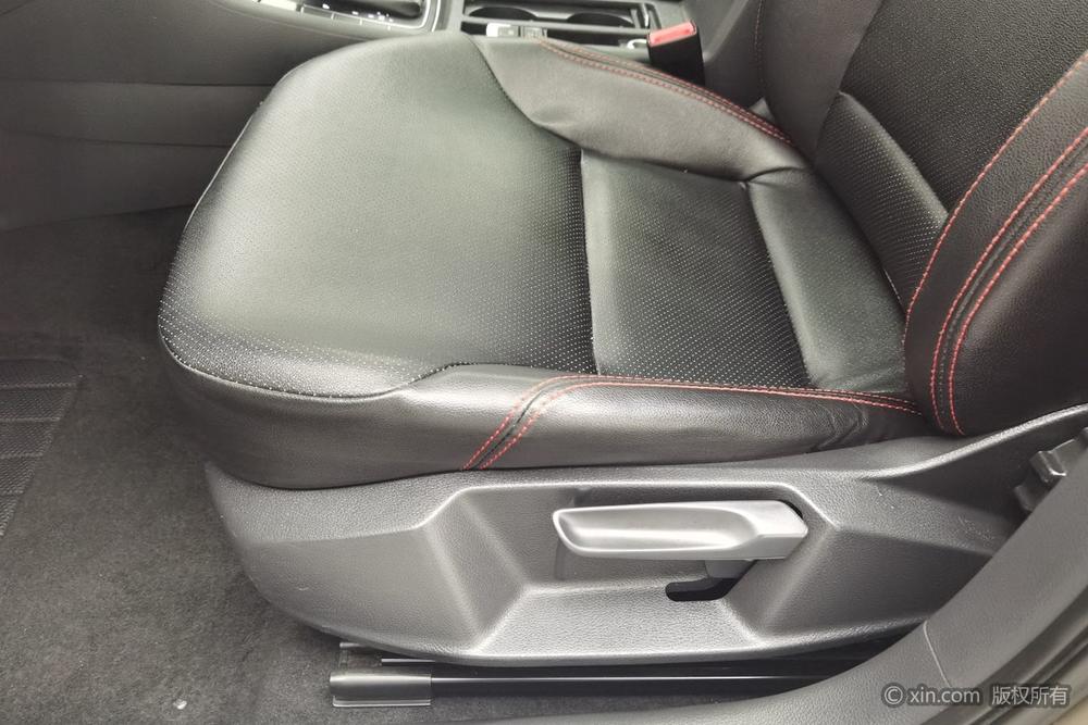 Volkswagen Golf 2017 car image #18