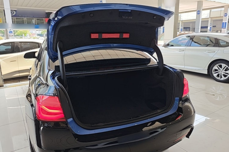 BMW 3 Series 2019 #19 BMW 3 Series 2019 immagine di auto #19