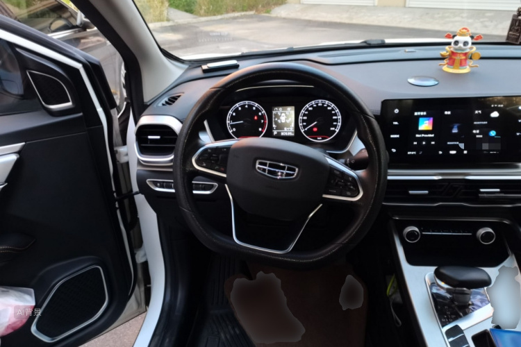 GEELY Coolray 2025 car image #12
