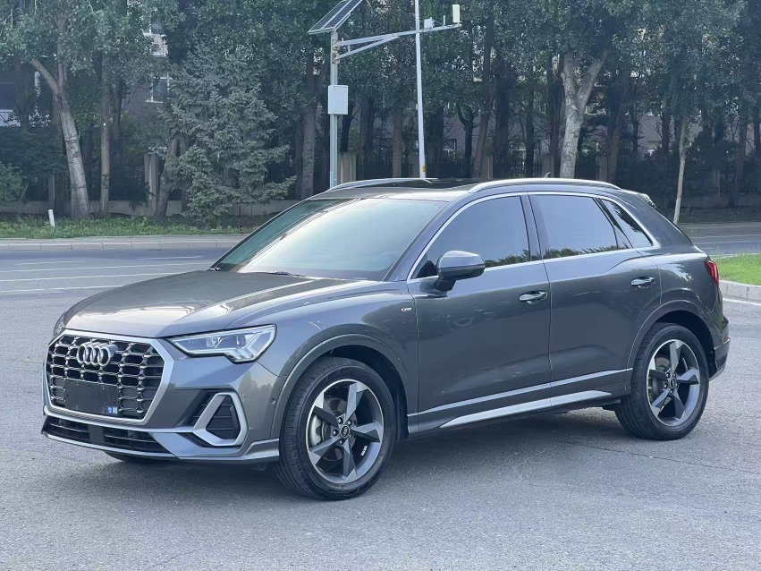 Audi Q3 2022 car image #3