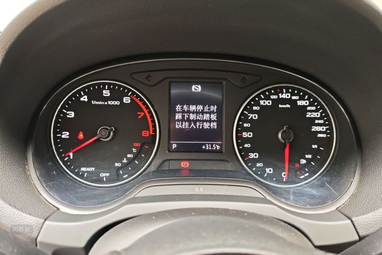 Audi A3 2019 car image #13