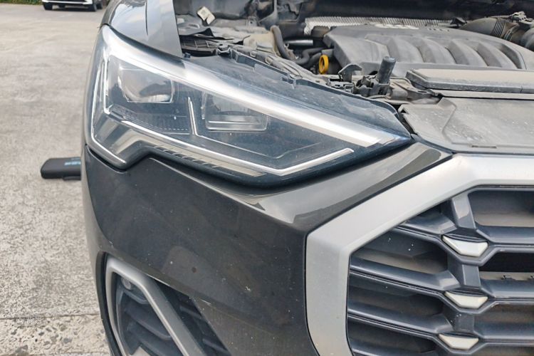 Audi Q3 2020 car image #8
