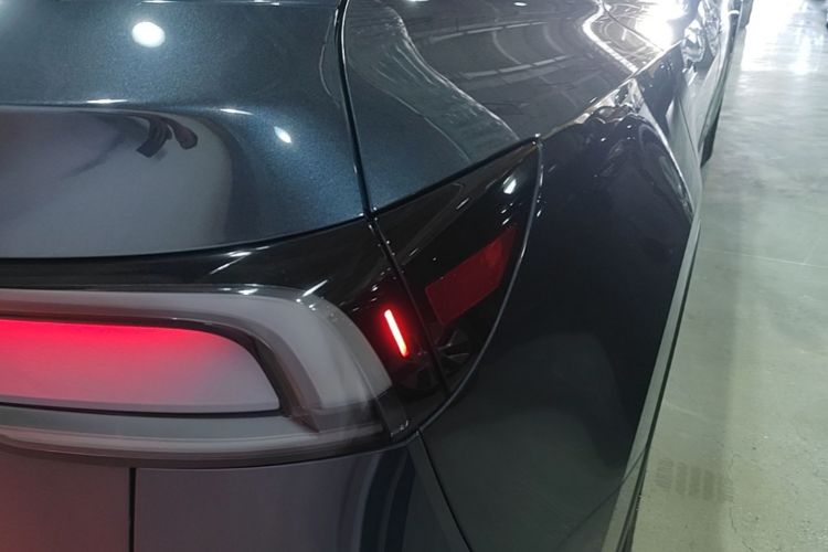 Tesla Model Y 2025 car image #8