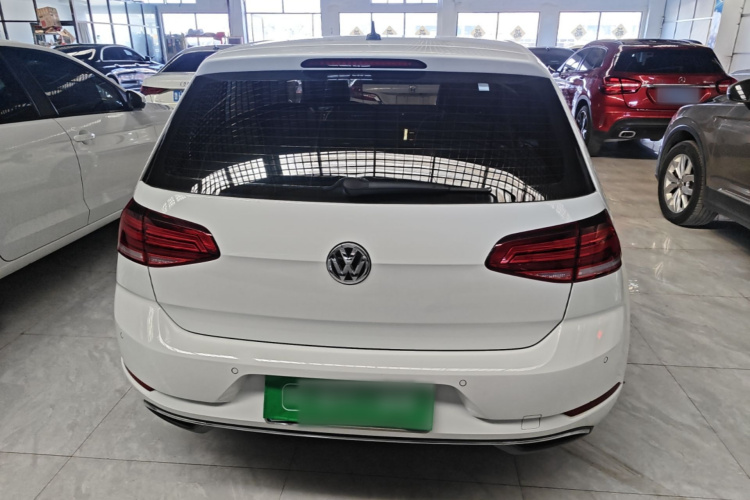 Volkswagen Golf 2020 car image #6