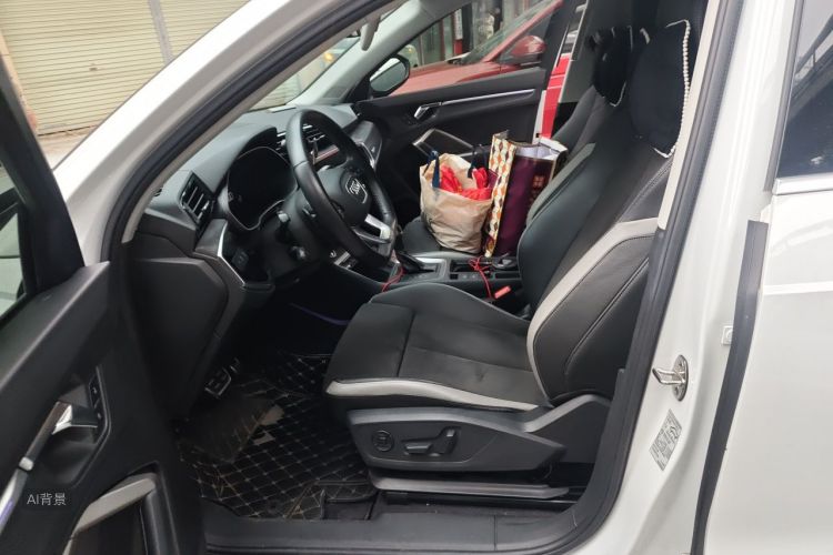 Audi Q3 2021 car image #17