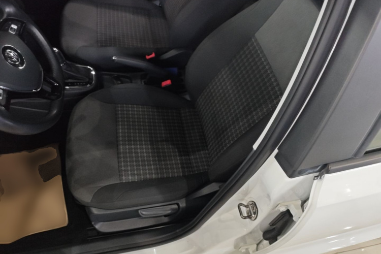Volkswagen Polo 2018 car image #15