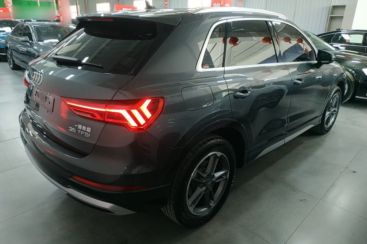 Audi Q3 2020 car image #7