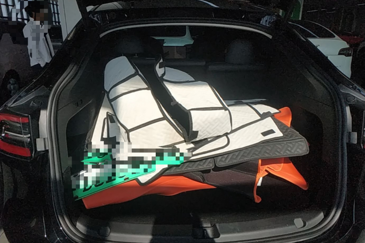 Tesla Model Y 2023 car image #19