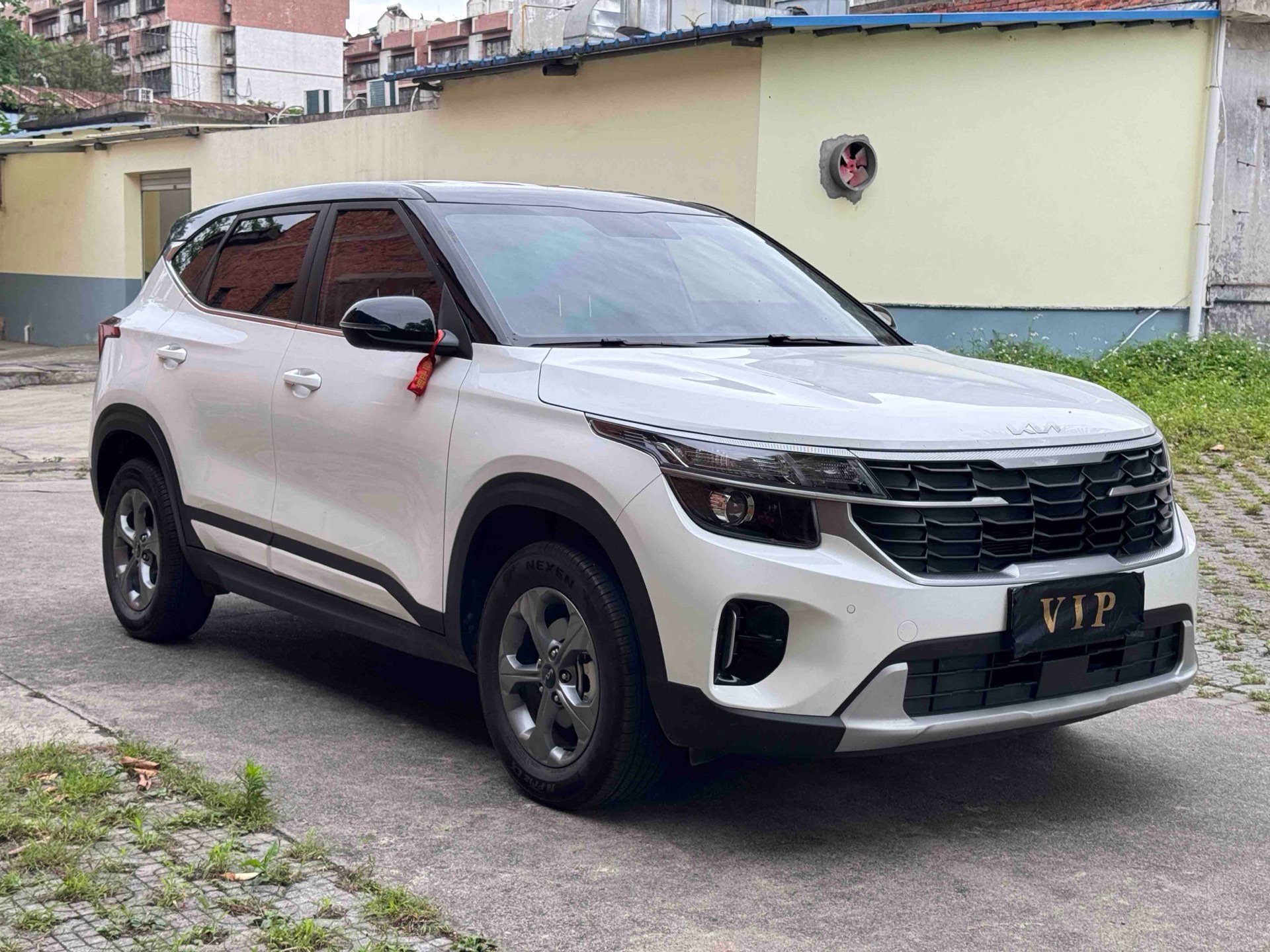 Kia Seltos 2025 car image #2