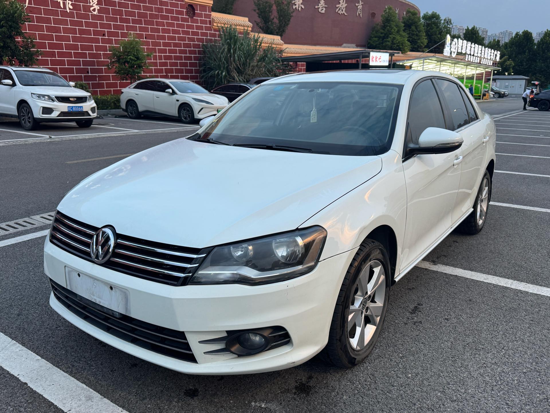 Volkswagen Bora 2014 car image 