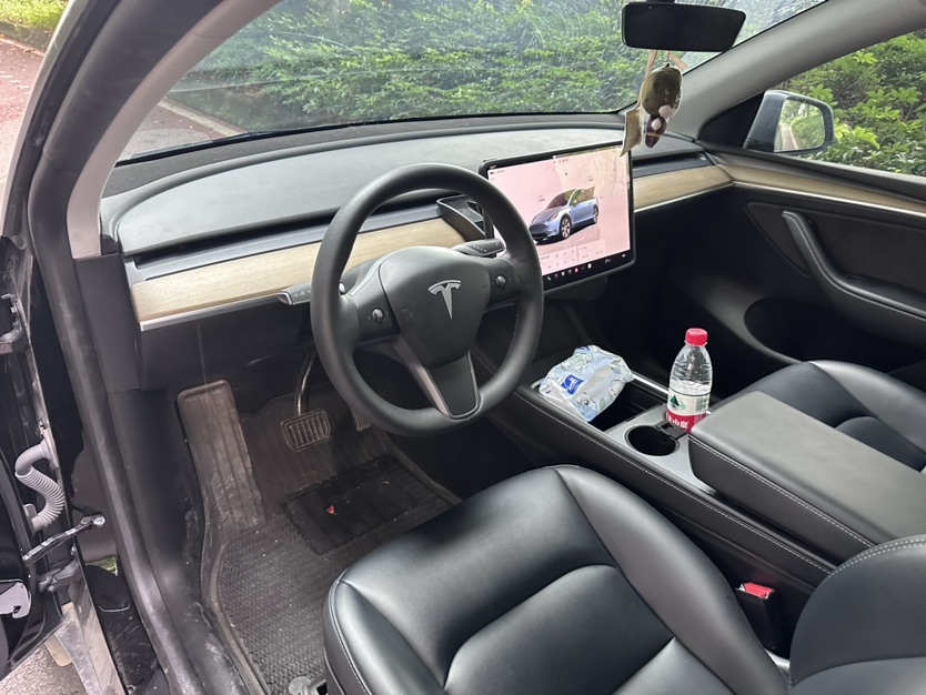 Tesla Model Y 2022 #5 Tesla Model Y 2022 car image #5