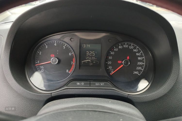 Volkswagen Polo 2016 car image #13