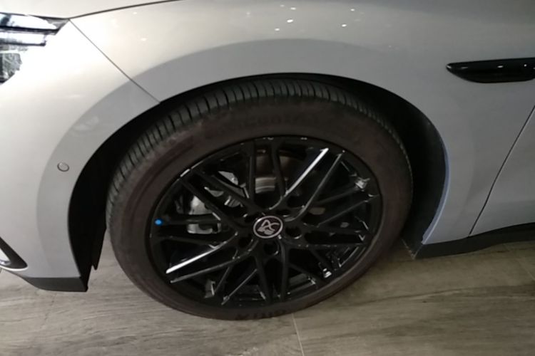 BYD Han 2025 car image #9