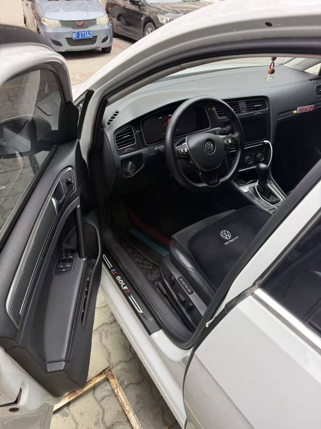 2019 car image #7