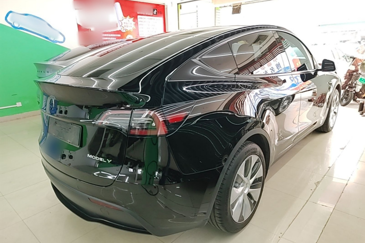 Tesla Model Y 2023 car image #7
