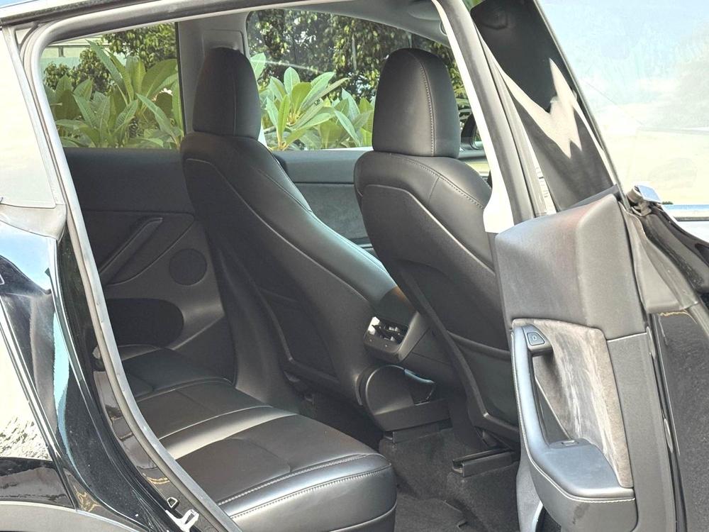 Tesla Model Y 2023 #8 Tesla Model Y 2023 car image #8
