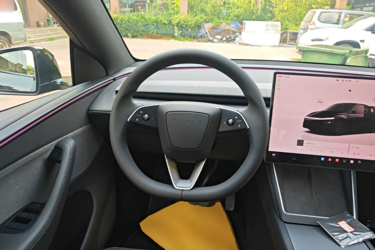Tesla Model Y 2026 #11 Tesla Model Y 2026 car image #11