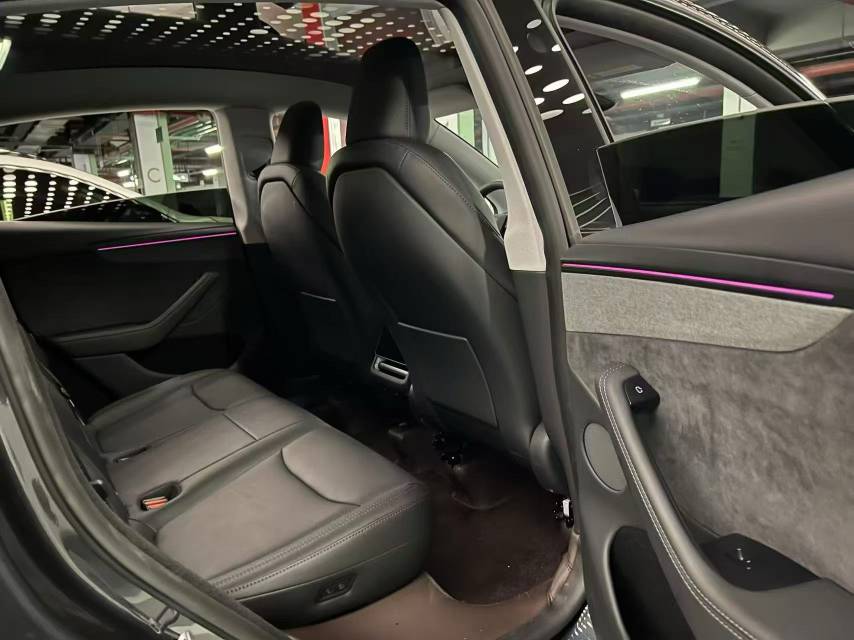 Tesla Model Y 2025 car image #9