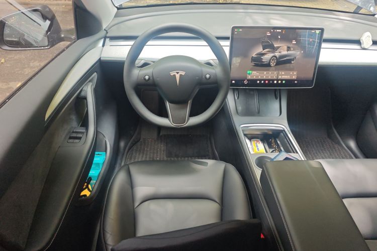 Tesla Model Y 2024 #15 Tesla Model Y 2024 car image #15
