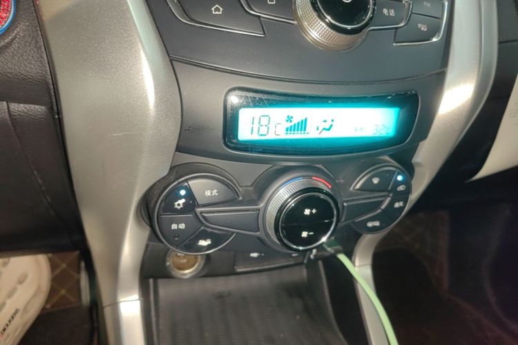 BYD Yuan New Energy 2019 car image #13