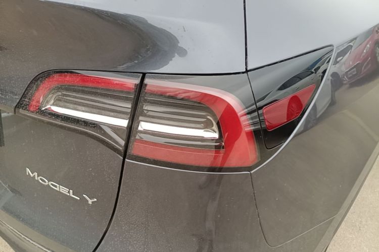 Tesla Model Y 2022 #8 Tesla Model Y 2022 car image #8
