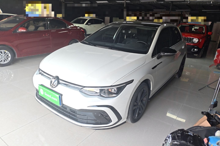 Volkswagen Golf 2023 car image #2
