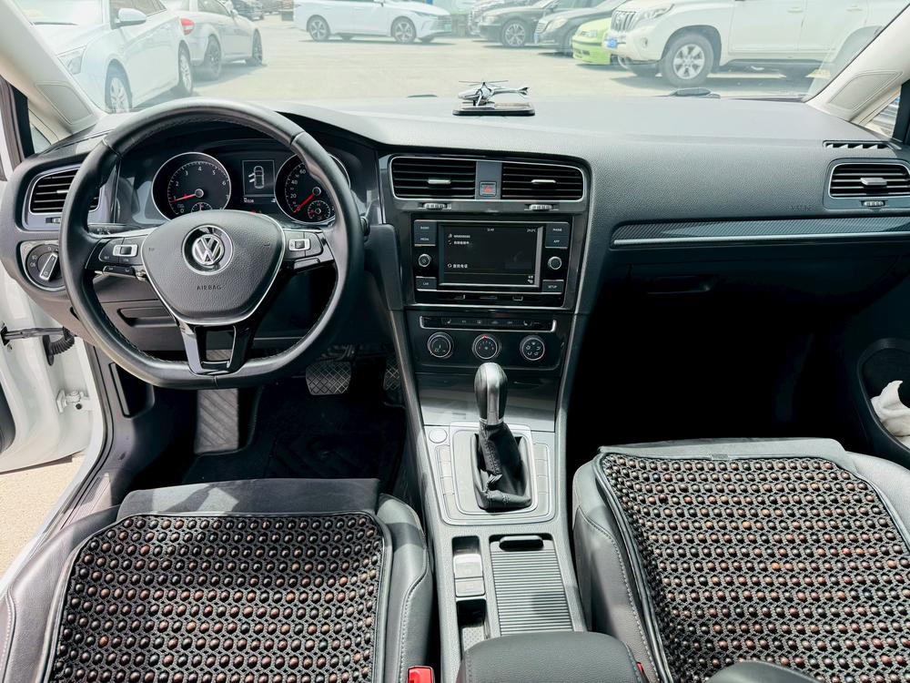 Volkswagen Golf 2018 car image #7