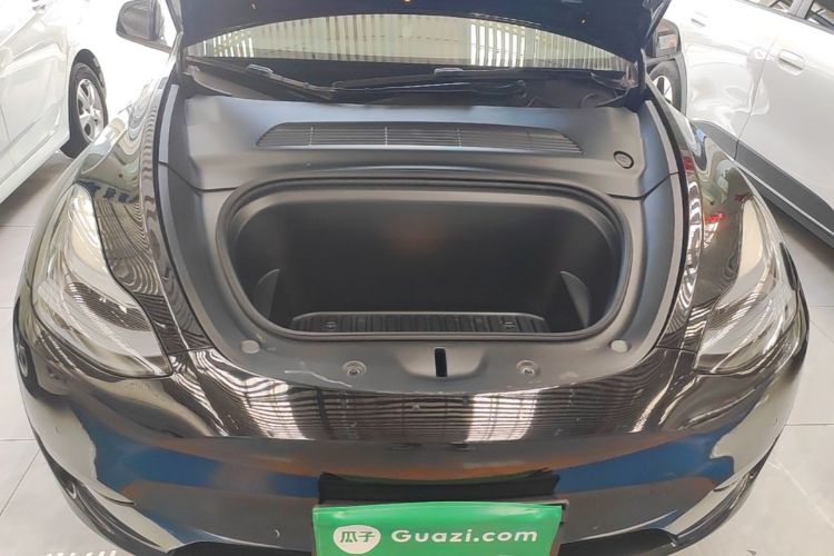 Tesla Model Y 2023 car image #20