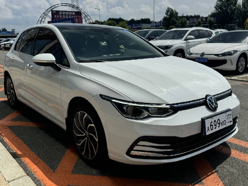 Volkswagen Golf 2022 car image #3