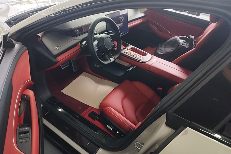 MI SU7 2025 car image #16