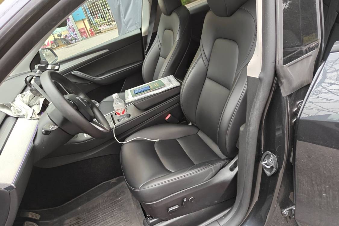 Tesla Model Y 2024 car image #18