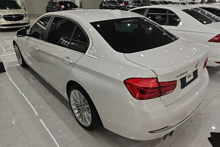 BMW 3 Series 2018 #5 BMW 3 Series 2018 car image #5