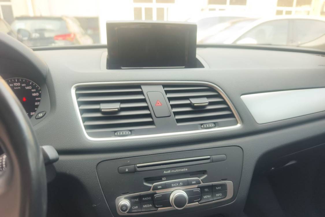 Audi Q3 2016 car image #28