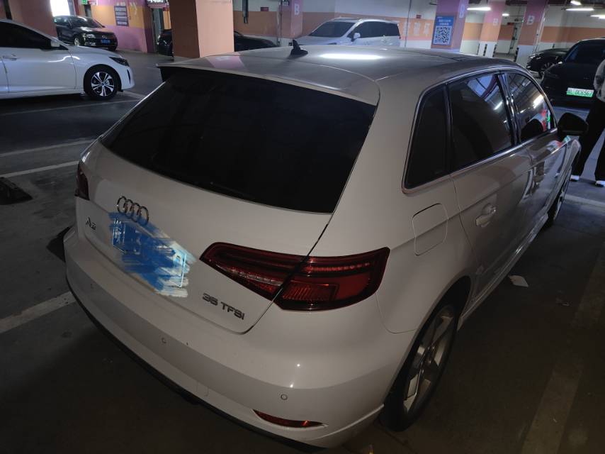 2019 car image #2