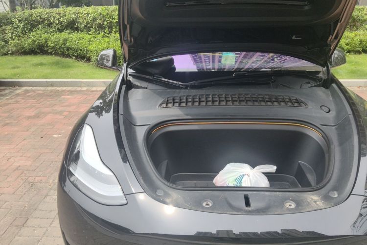 Tesla Model Y 2023 car image #24
