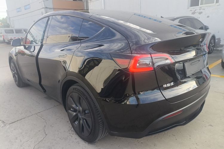 Tesla Model Y 2023 immagine di auto #5