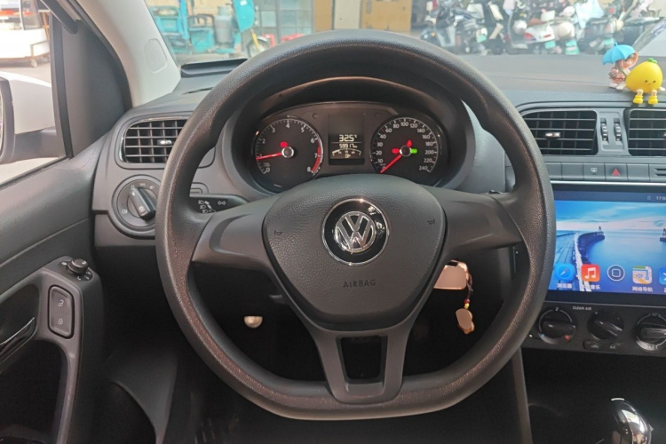 Volkswagen Polo 2016 car image #11