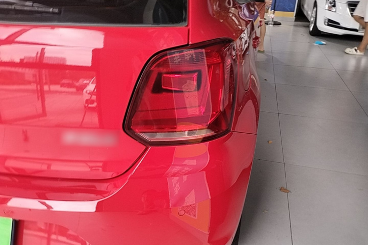 Volkswagen Polo 2015 car image #8