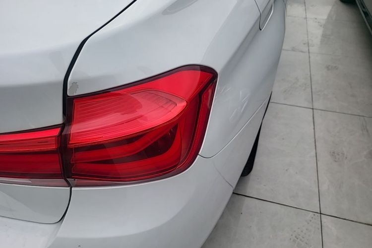 BMW 3 Series 2017 #8 BMW 3 Series 2017 car image #8