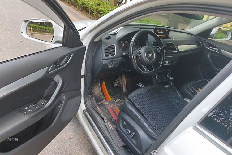 Audi Q3 2017 car image #18
