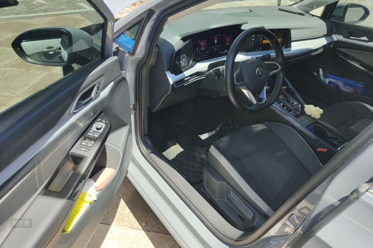 Volkswagen Golf 2022 car image #18