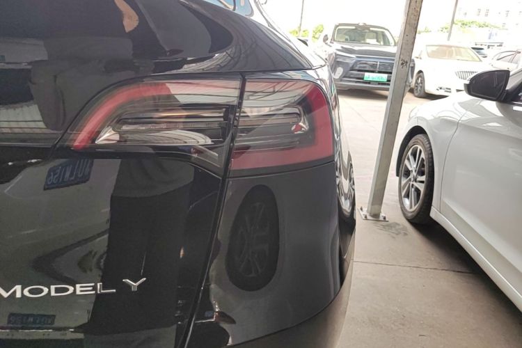 Tesla Model Y 2022 car image #8
