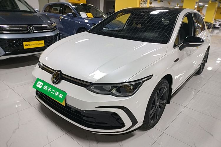 Volkswagen Golf 2024 car image #2