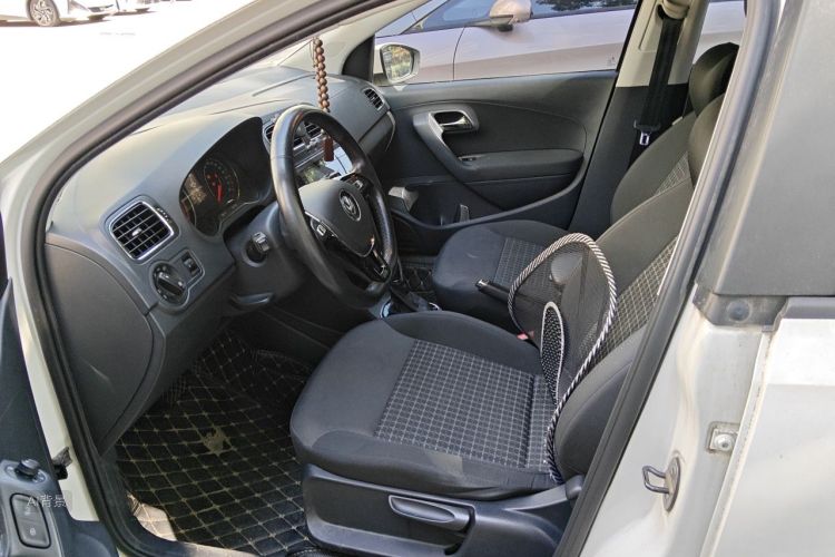 Volkswagen Polo 2017 car image #17