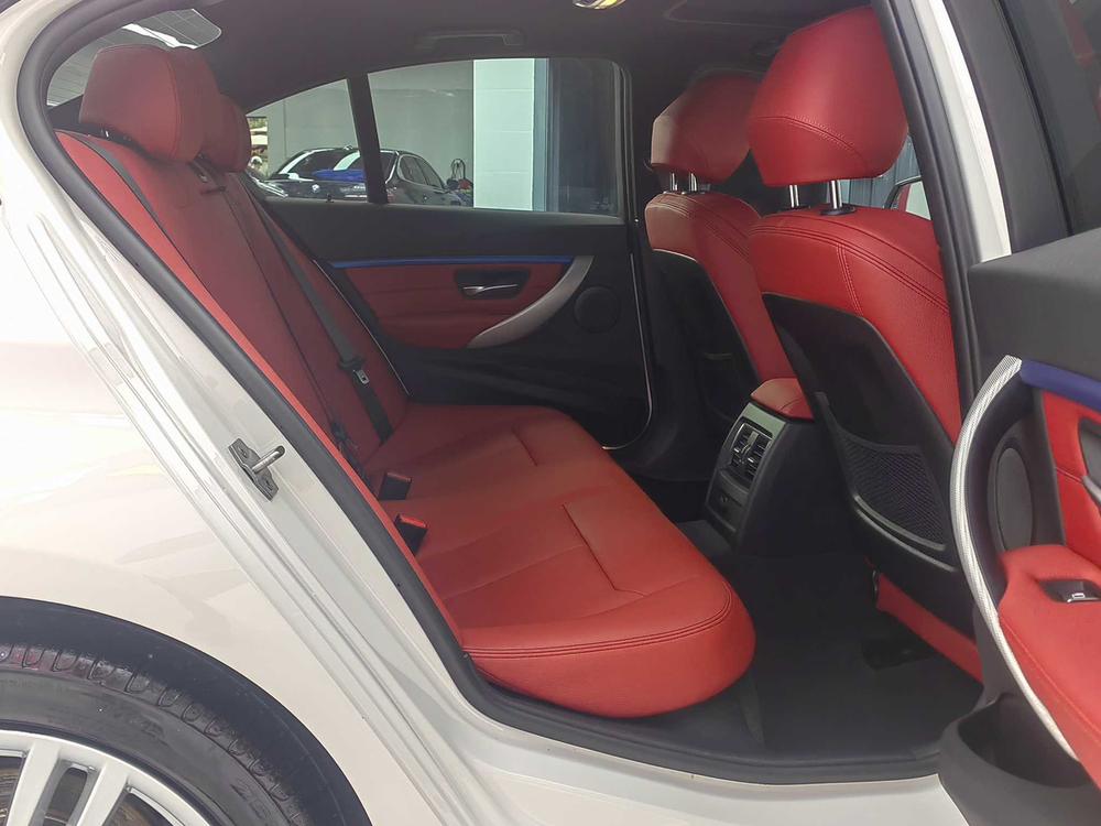 BMW 3 Series 2019 car image #20