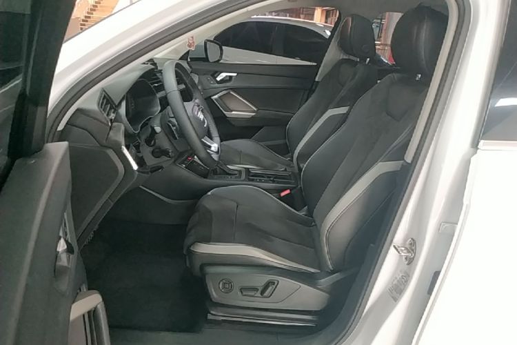 Audi Q3 2021 car image #15