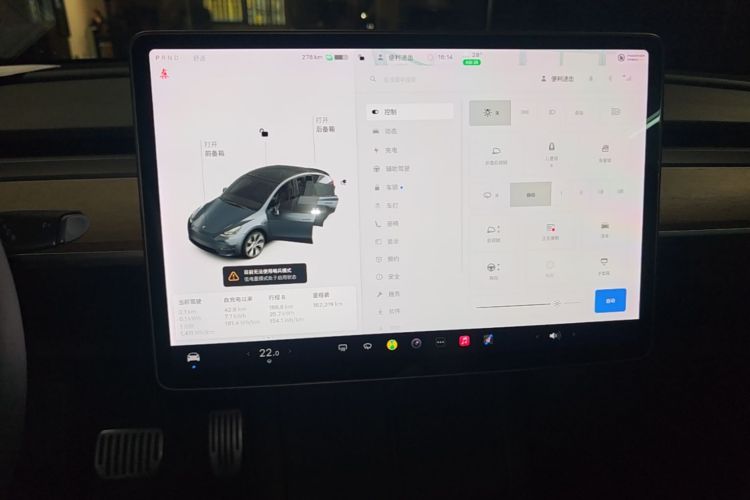 Tesla Model Y 2021 car image #13