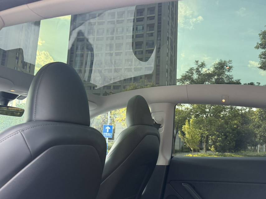 Tesla Model Y 2023 car image #8